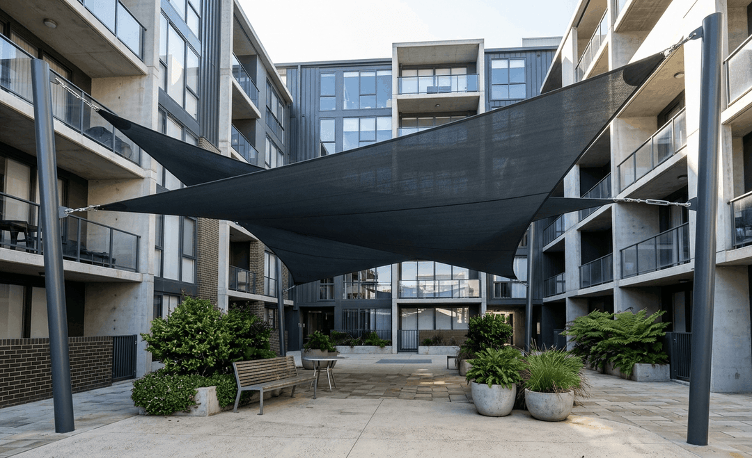 Comment installer une toile d'ombrage triangulaire ?